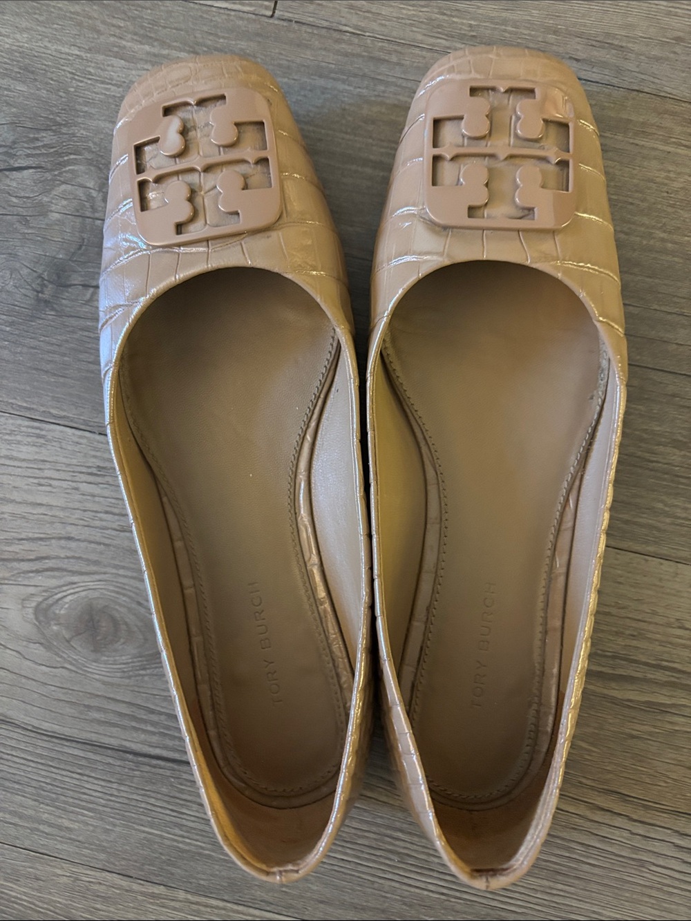 Tory Burch  Croc-Embossed Logo Ballet Flats in Nude